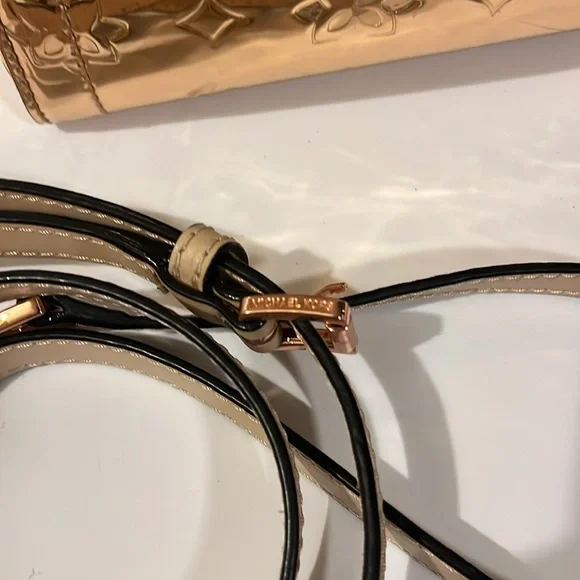 100% Authentic Michael Kors Rose Gold Color Handba - Picture 4 of 14